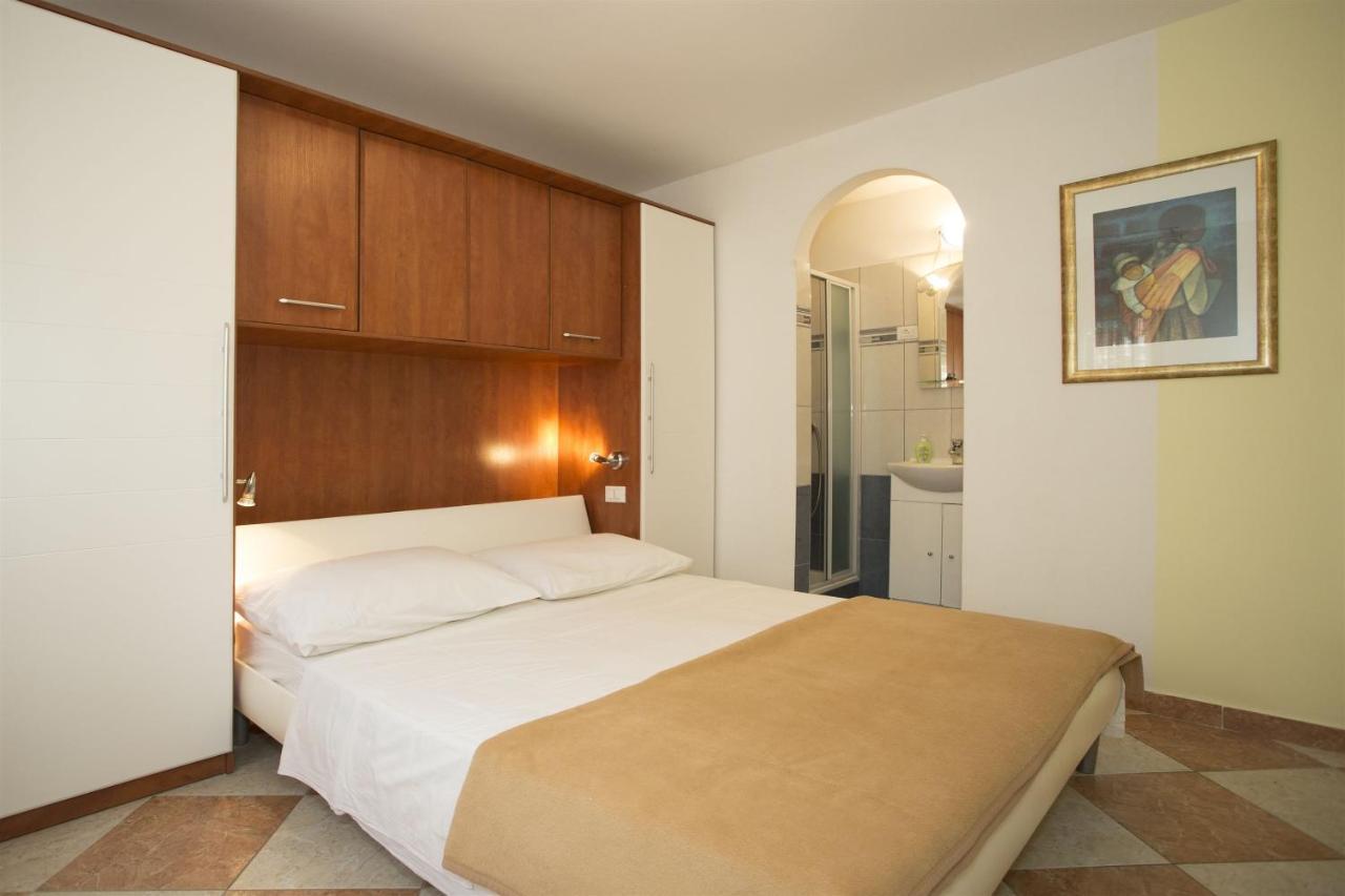Apartments Gudelj Trogir Exterior photo