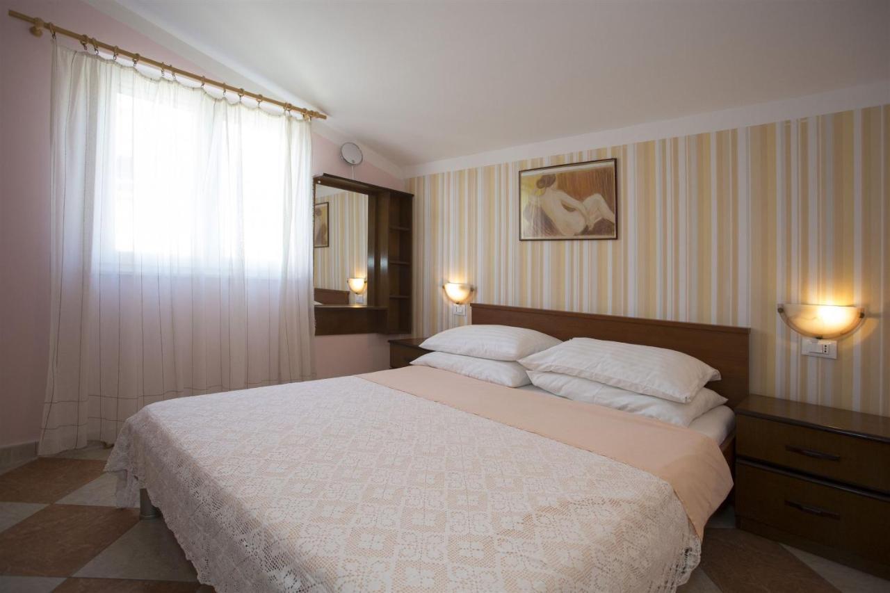 Apartments Gudelj Trogir Exterior photo