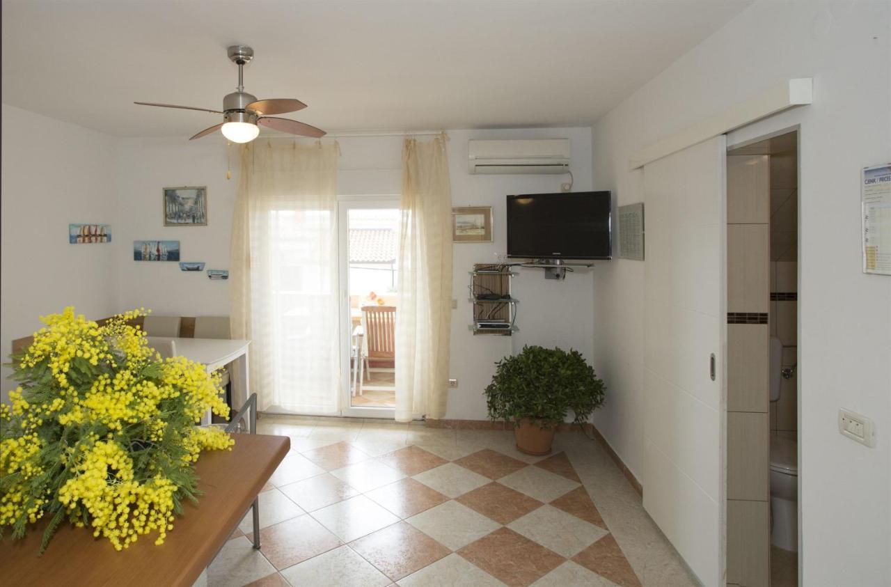 Apartments Gudelj Trogir Exterior photo